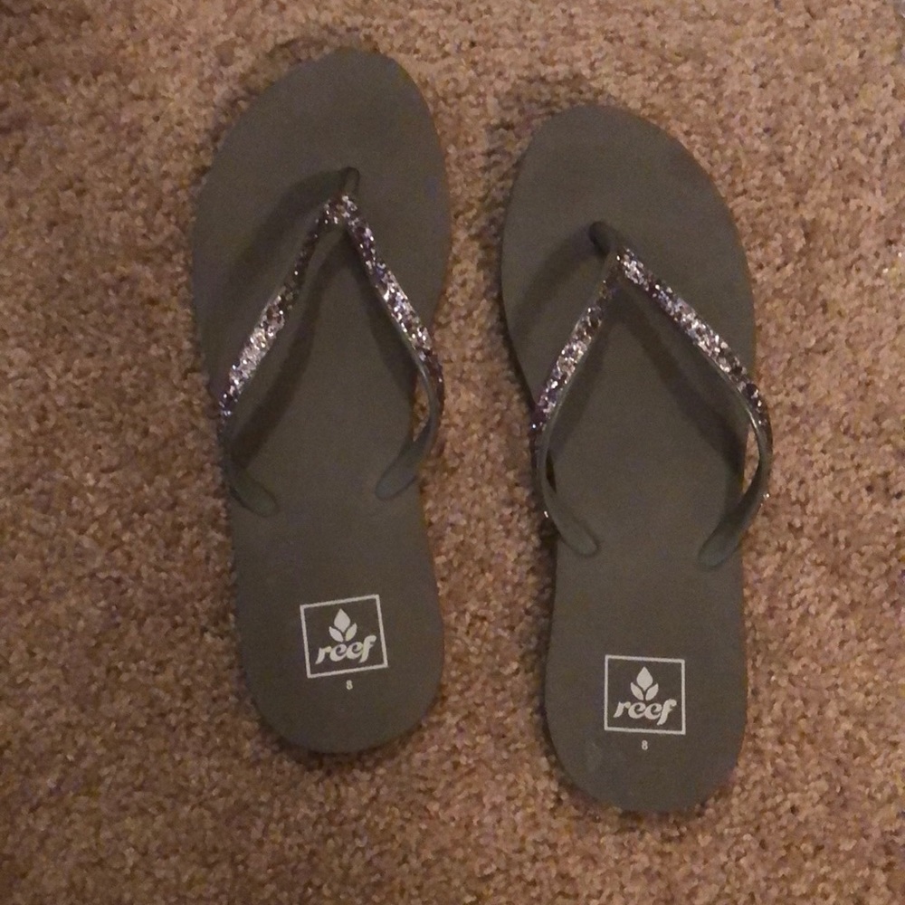 Never wear them, I prefer black flip flops!